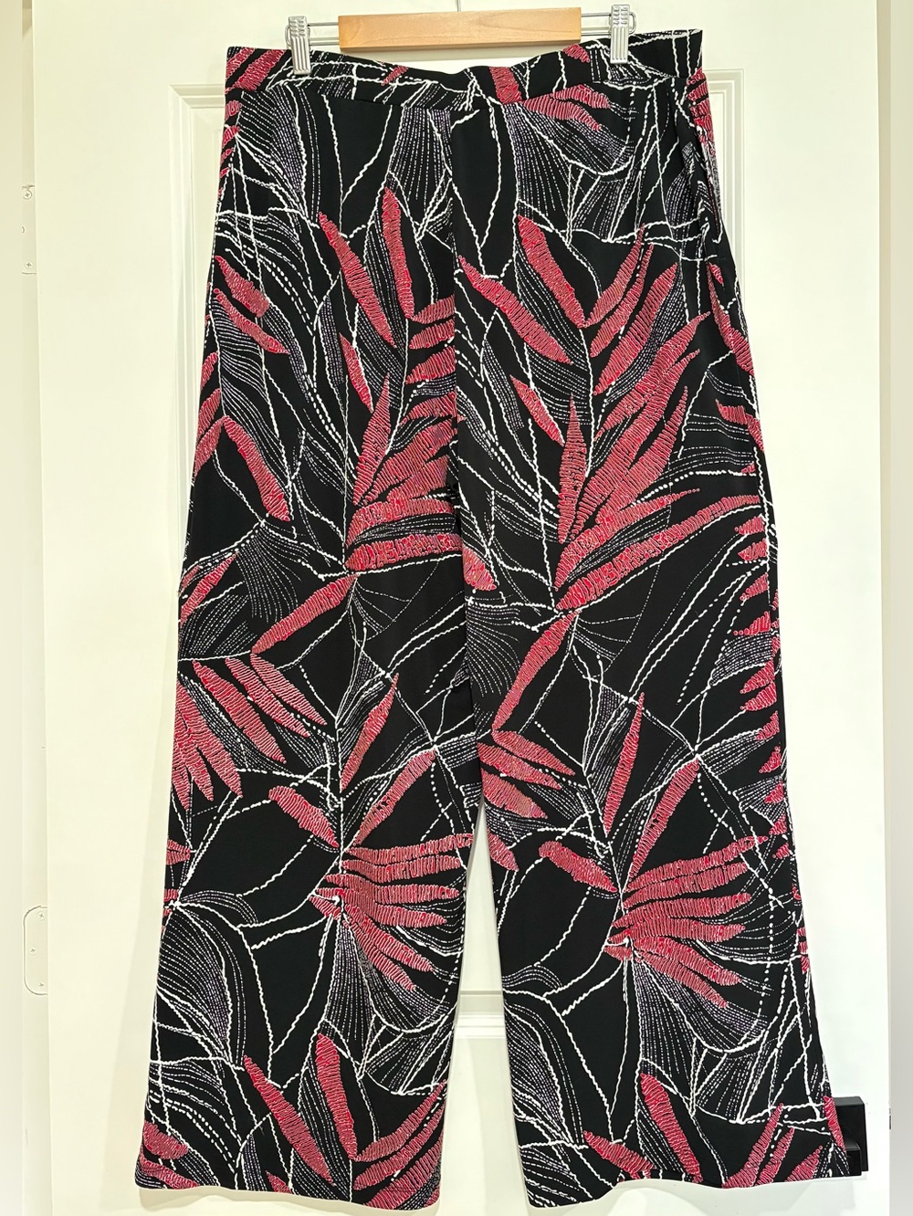 Susan Graver XL Wide Leg Pull-On Pants Black Red Leaf Print Pockets - Picture 2 of 6